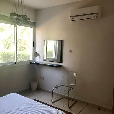 Oakdale Flat * Paphos