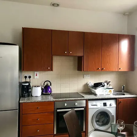 Oakdale Flat Apartment
